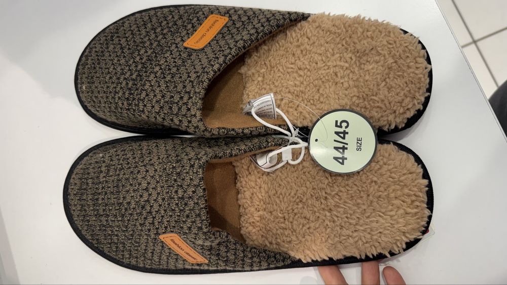 Домашние тапочки мужские есть все размеры. От 40-46 размеры в наличии