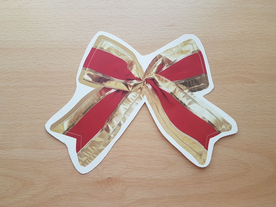 Наклейка в виде бантика