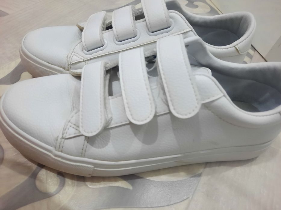 Милые лоферы и белые кросовки