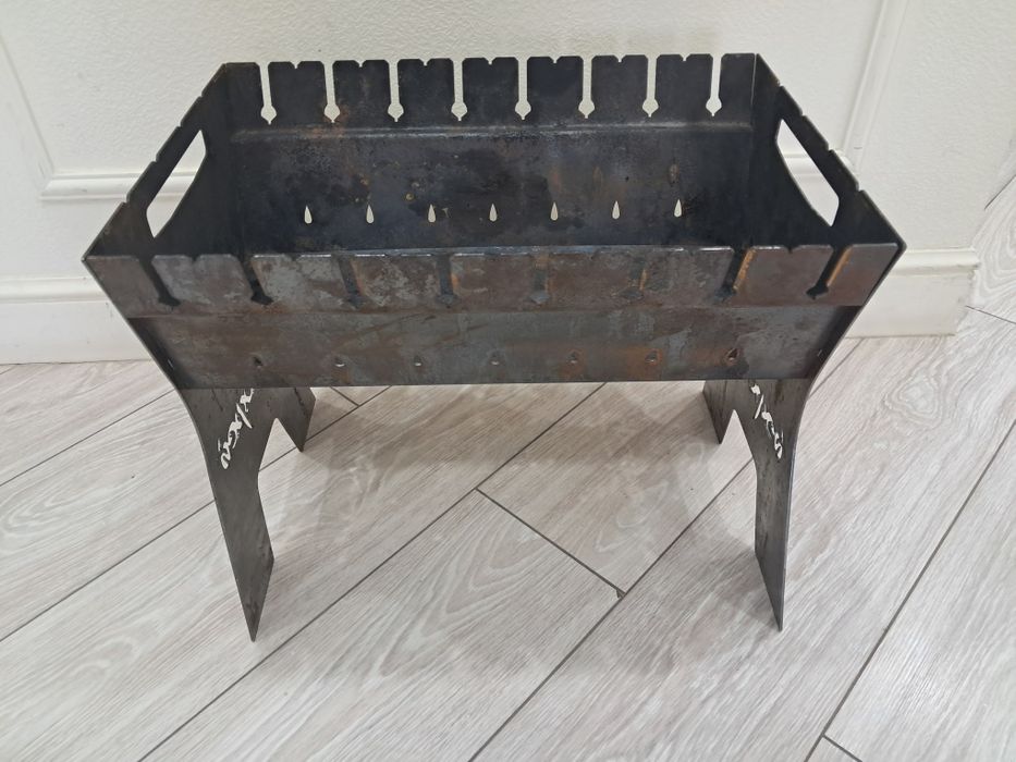 Мангал разборный стальной.