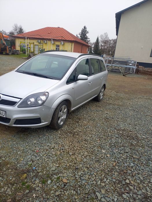 Vând ,opel zafira,sau schimb cu Logan după 2008.