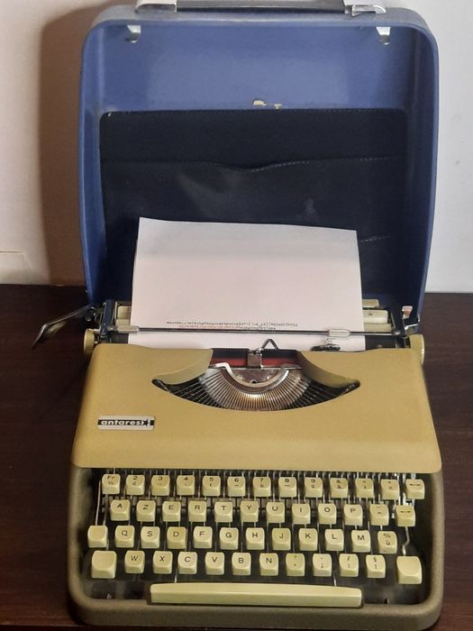 Mașină de scris Antares impecabilă