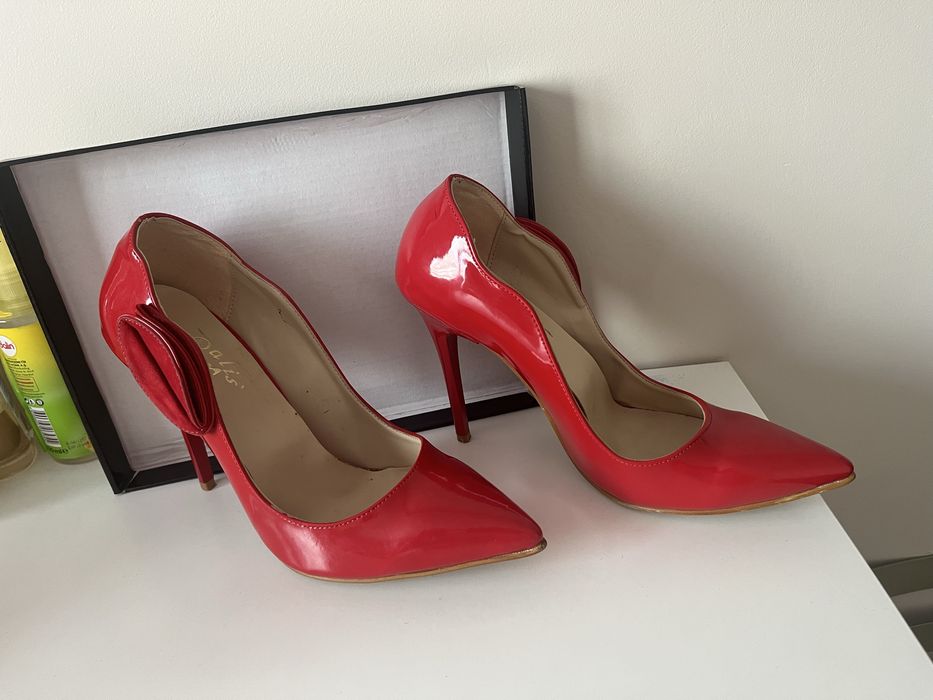 Продавам токчета 39 номер