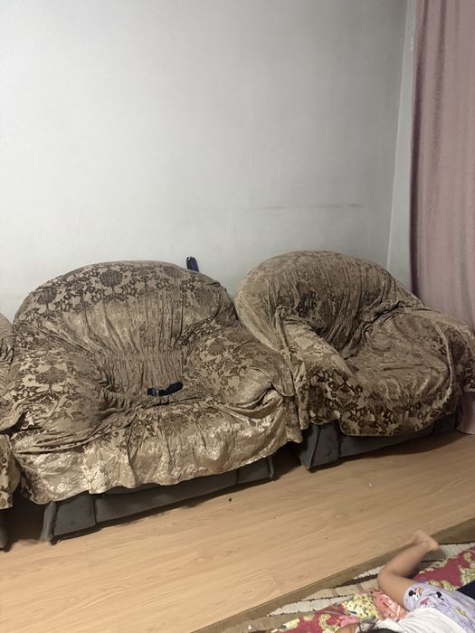 Диван с креслом