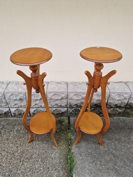 Чифт страхотни антикварни дървени високи масички