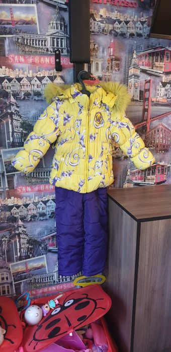 Продаю зимний комбинезон на девочку