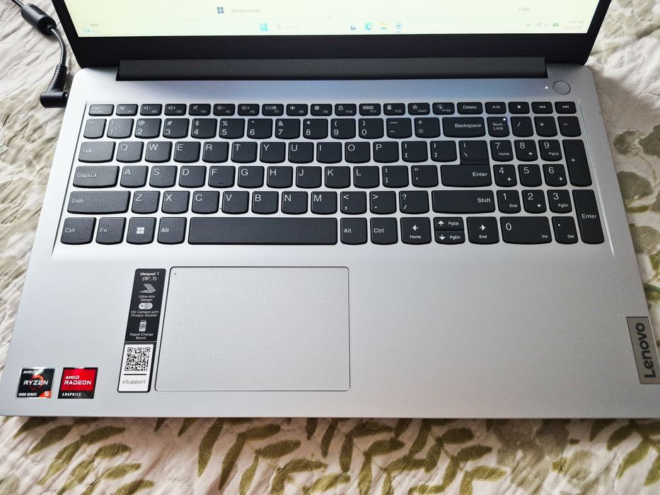 Vând laptop lenovo