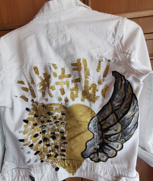 Geaca de blugi pictată manual