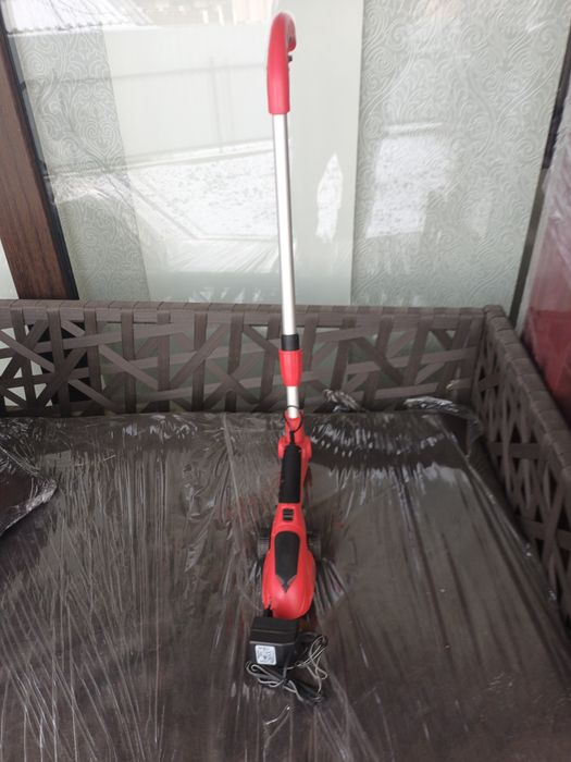 Masina de tuns iarba si gard viu