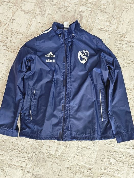 Vând geaca de primăvara Adidas