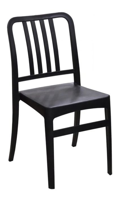 Плетенный стол и стулья