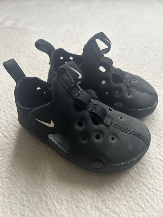 Затворени сандалети nike