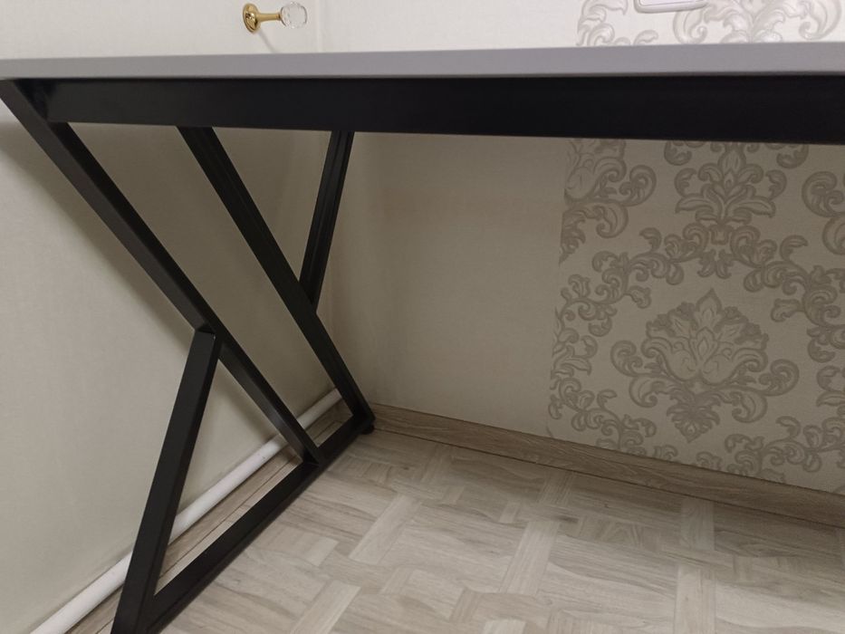 Продам компьютерный стол