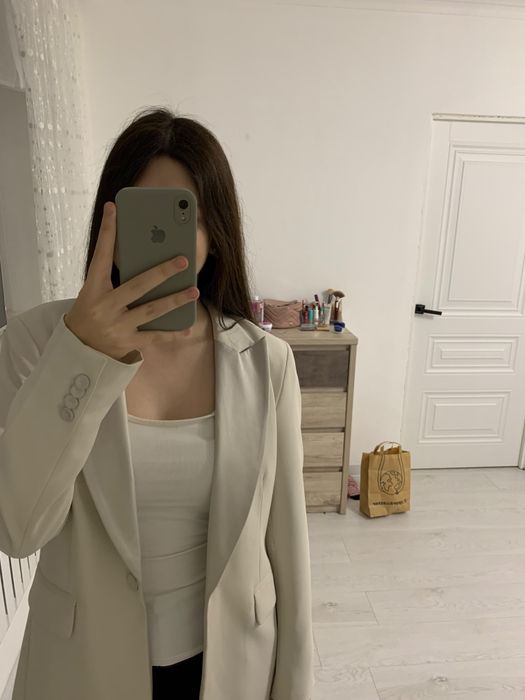 Молочный жакет H&M