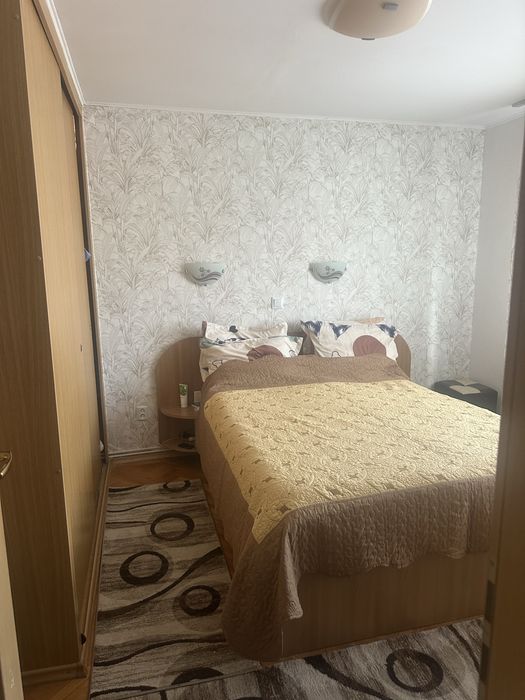 Propietar vind apartament in zona centrala compus din 3 camere cf 1