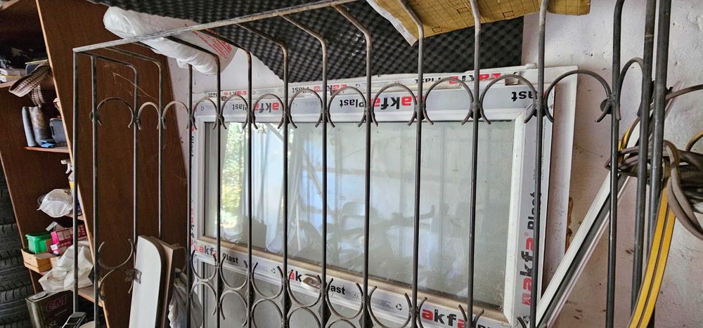 новая пластиковая рама с решеткой