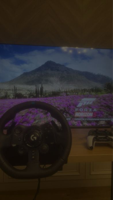 Руль Logitech G923.