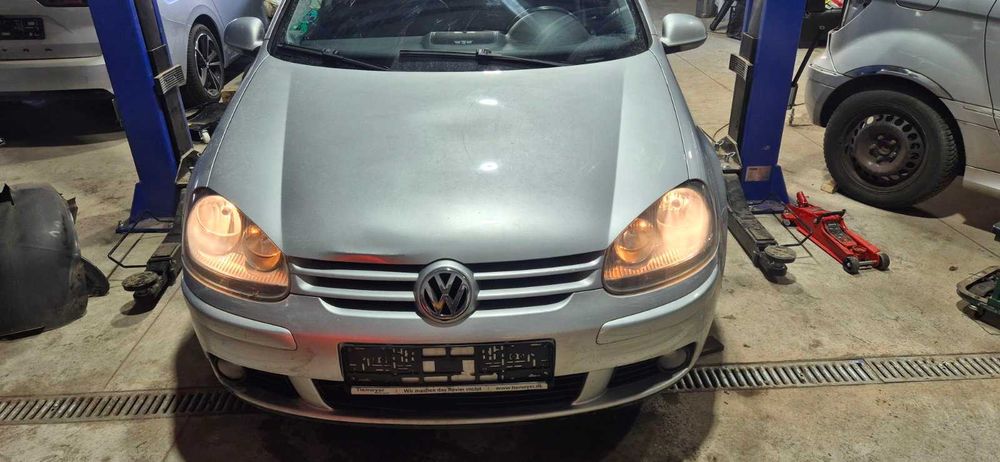 VW Golf V 1.6FSI 115HP BAG мотор на части 2004