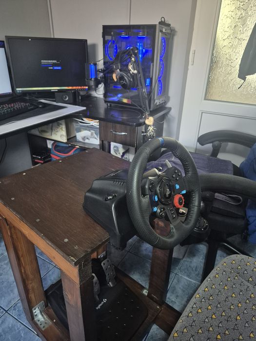 Volan Gaming Logitech Driving Force G29 + Shifter + suport de lemn cu scaun de Iveco.