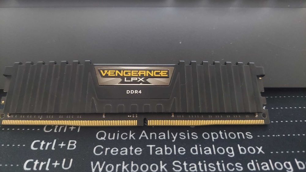 Corsair Vengeance LPX DDR4 1 x 16GB2400Mhz
