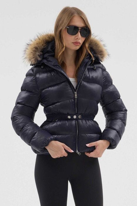 Moncler вталено дамско яке с качулка