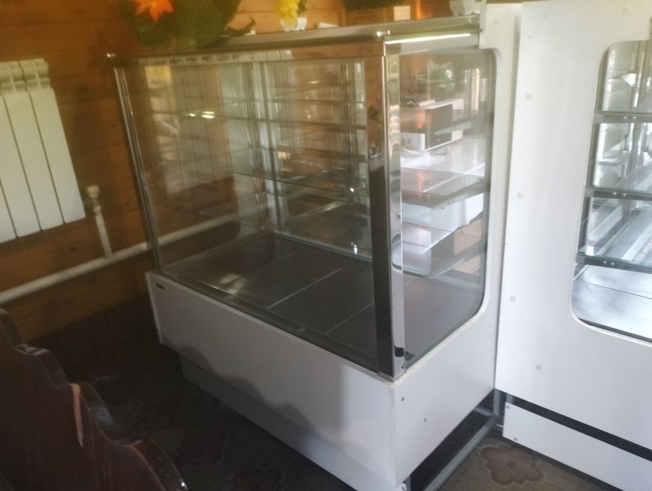 Витринная холодильник