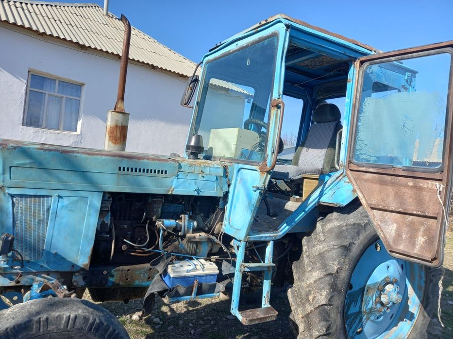 Трактор  МТЗ 80 на ходу