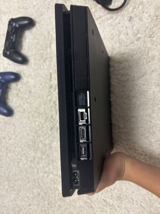 Playstation 4 slim