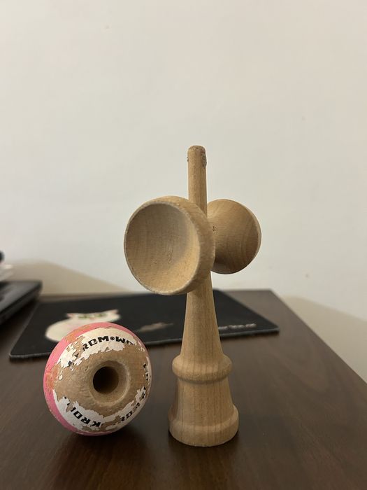Vand kendama krom pop, roz, rubber.