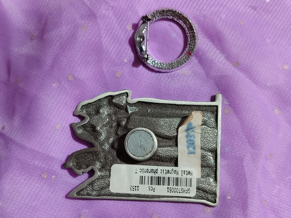 Перламутровые сережки с резьбой