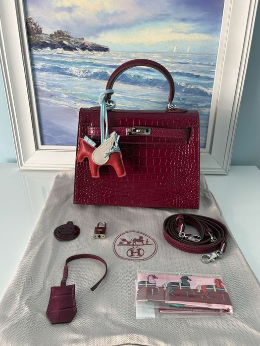 Дамска чанта – HRMS + подарък