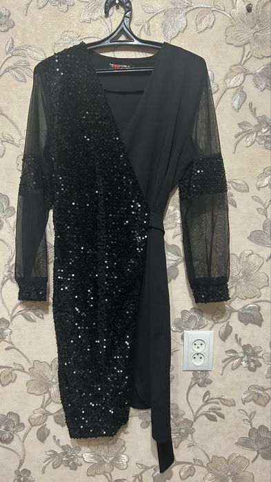 Продам платья б/у