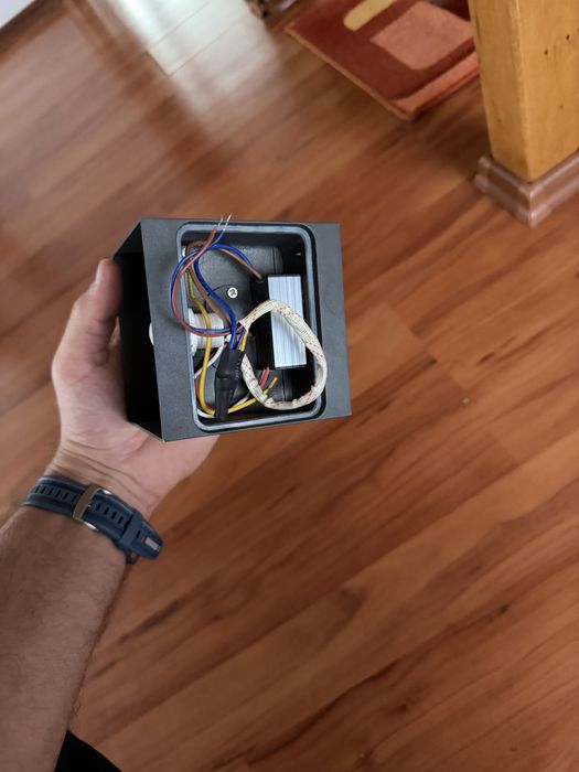 Spot LED cu senzor de miscare