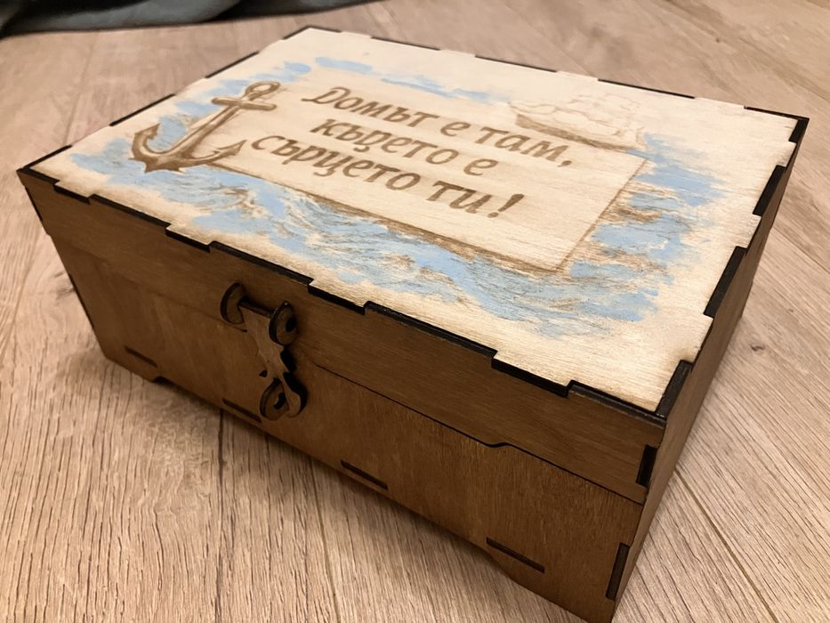 Лазерно изрязана кутия - персонално посшание