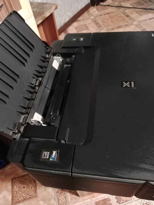 Продаю принтер и монитор