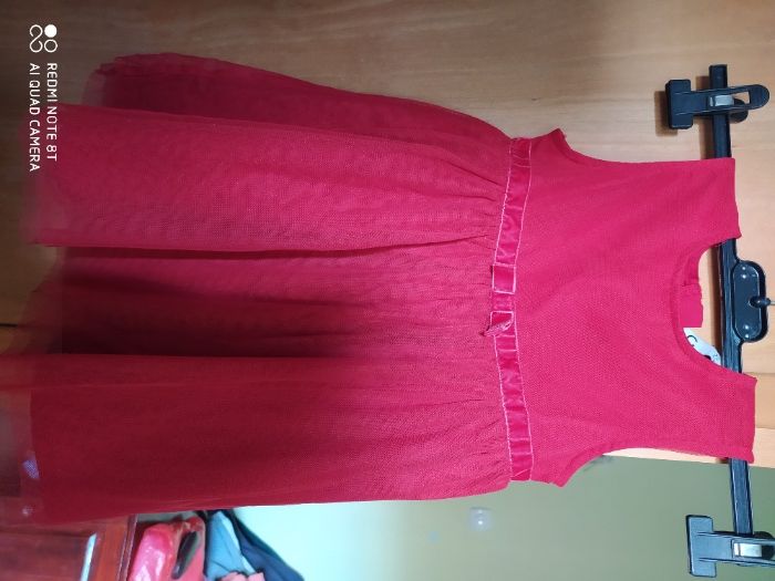 Детска рокличка за повод като нова + подаръци