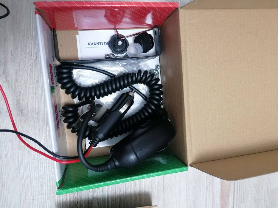 Vând Stație CB Avanti +Antena+Baza