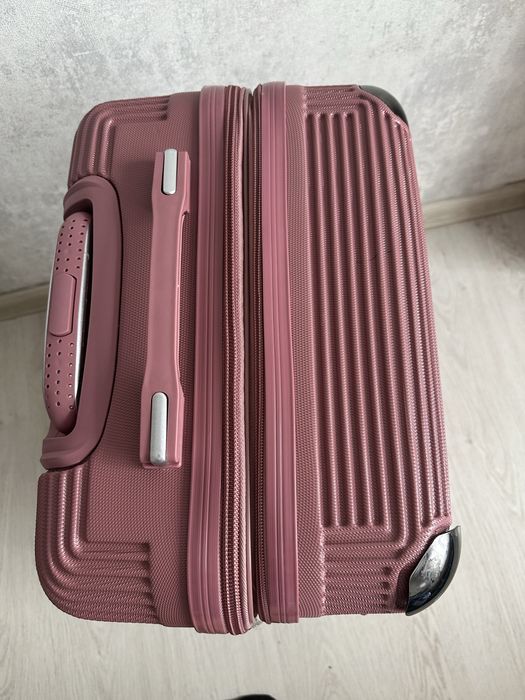 Продам чемодан пользовались 1 раз