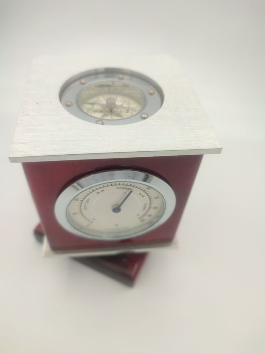 Метеорологична станция - часовник, термометър, хигрометър, компас