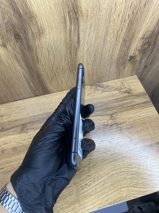 iPhone 11 64Gb 81%