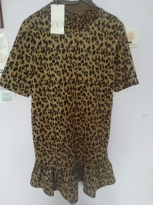 Vand rochie noua Zara
