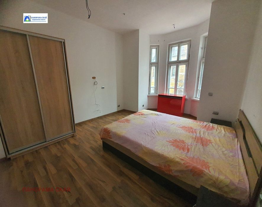Продава се Тристаен апартамент в Плевен, Идеален център - 92 кв.м за 1577 €/кв.м - Снимка #3