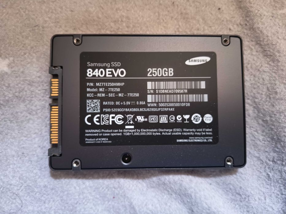 SSD Samsung Evo 840, de 250gb sata 3 + win 10 instalat pe el
