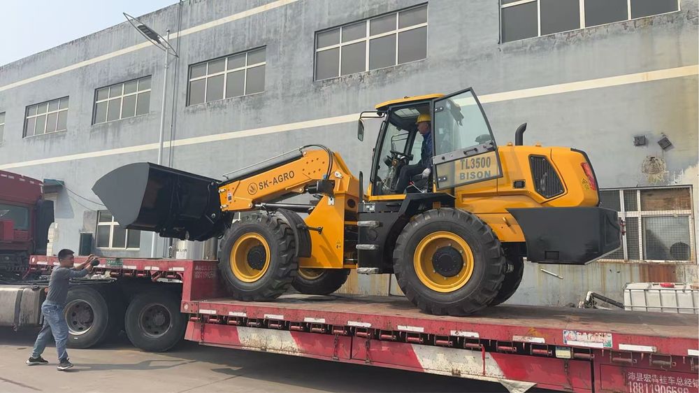 Телескопичсекий погрузчик BISON 3500кг