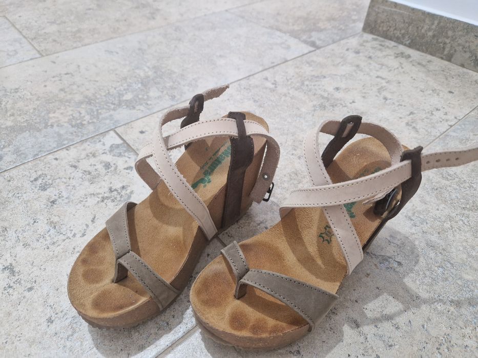 Vând sandale piele naturala