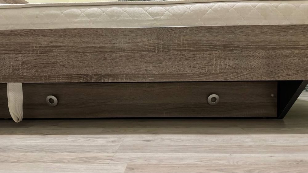 Спалня+матрак+нощни шкафчета