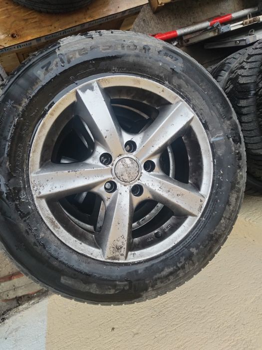 215 / 65 / 16 C anvelope si jante Land Rover