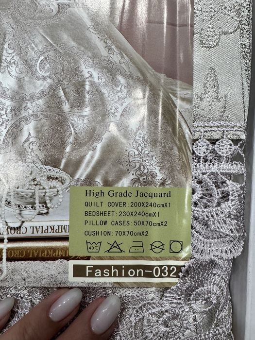 Продам спальный комплект ,покрывало