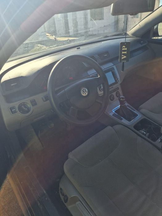 Vând Volkswagen  Passat