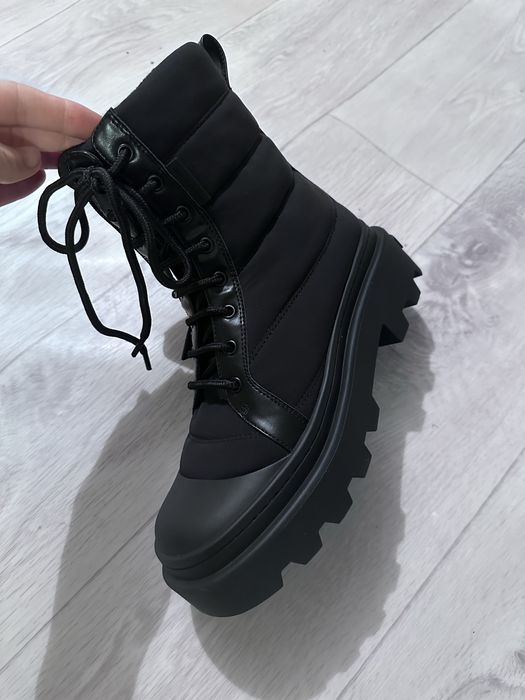 Новая обувь charles keith